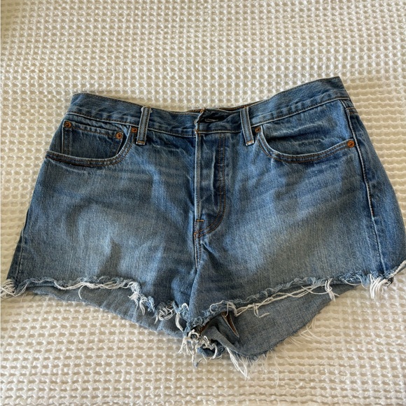 Levi’s - Jean Shorts - Picture 2 of 4
